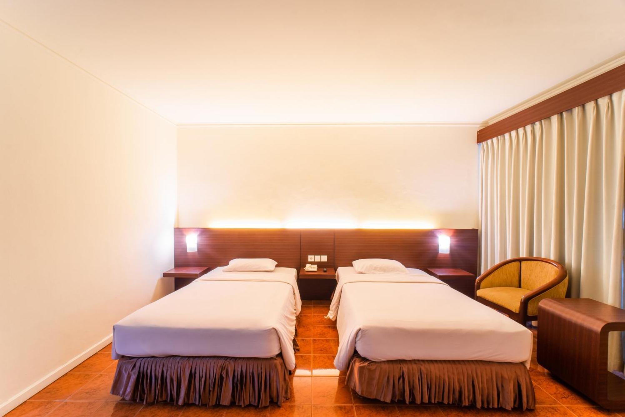 Adika Hotel Bahtera Klandasan Kecil エクステリア 写真
