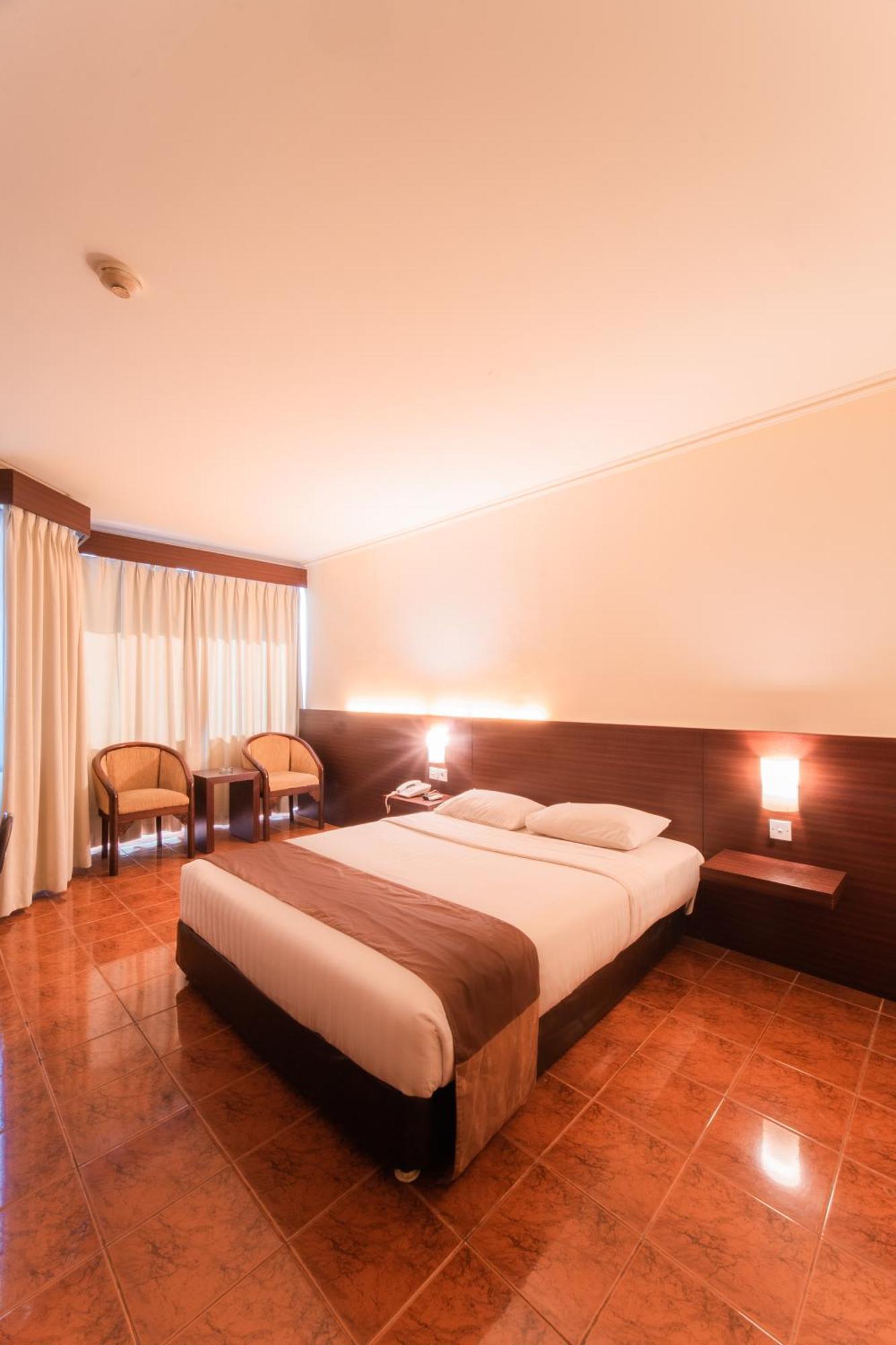 Adika Hotel Bahtera Klandasan Kecil エクステリア 写真
