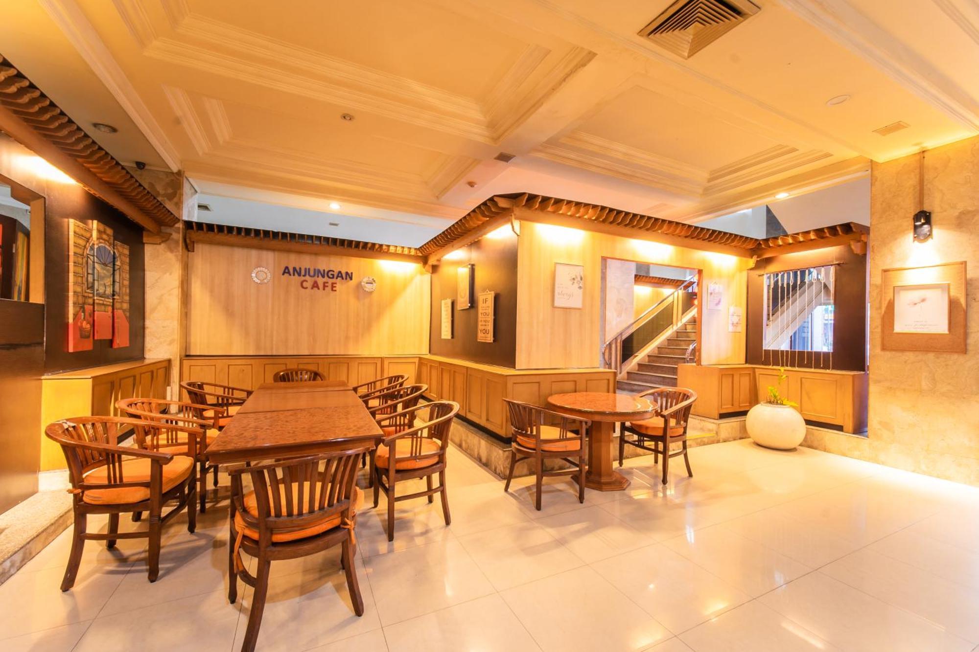 Adika Hotel Bahtera Klandasan Kecil エクステリア 写真